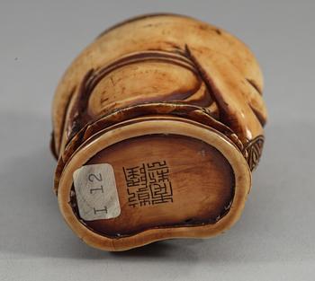 A fine ivory figural snuff bottle with cover, Qing dynasty, 19th century, with Qianlong four character seal mark.