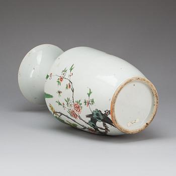 URNA, porslin, Kina, 1800-talets andra hälft.