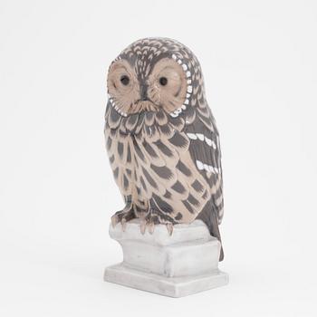 A porcelain figurine of an owl, Bing & Grøndahl, Denmark, 20th Century.