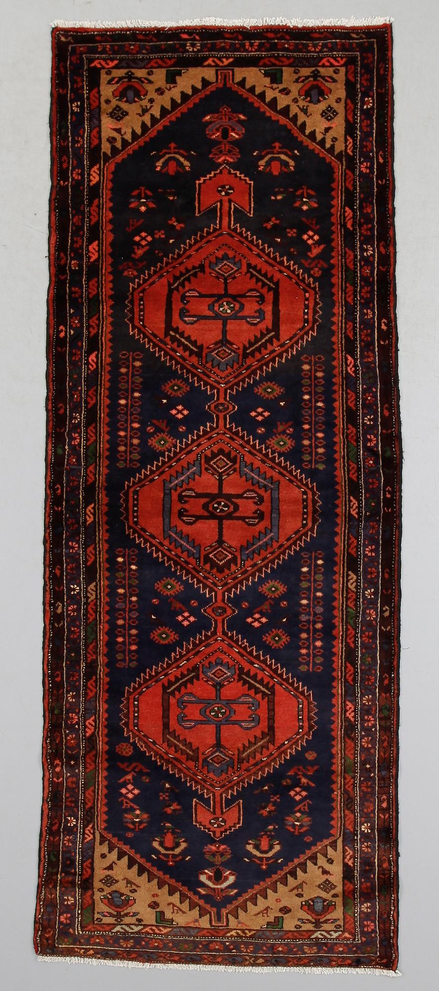 MATTA, Hamadan, 278 x 100 cm.