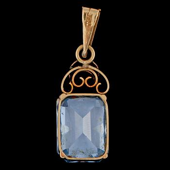 HÄNGE, 14k guld med fasettslipad blå safir, utländska stämplar, 1900-talets andra hälft. Vikt 2 g.