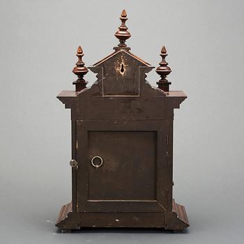 BORDSUR, nyrenässans. 1800-talets slut. Urverket märkt Junghans.