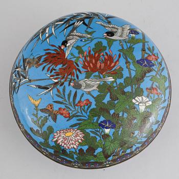 Bowl with lid, cloissoné, Japan, early 1900.