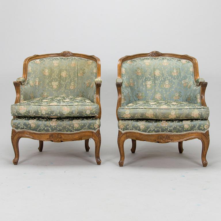 Fåtöljer, ett par och fotpall, 1900-talets mitt.