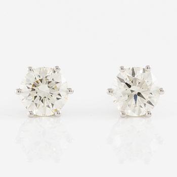 Earrings 14K white gold with brilliant cut diamonds.