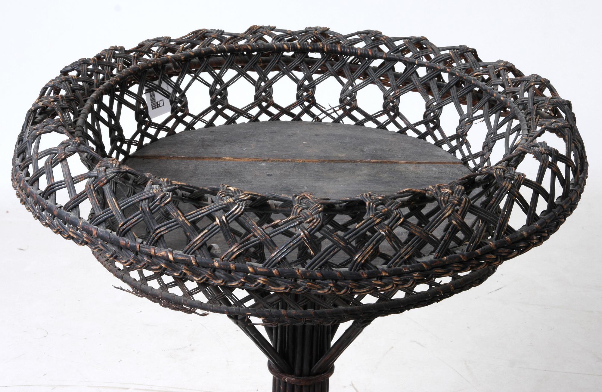 BLOMBORD, engelsk stil, 1900-tal.