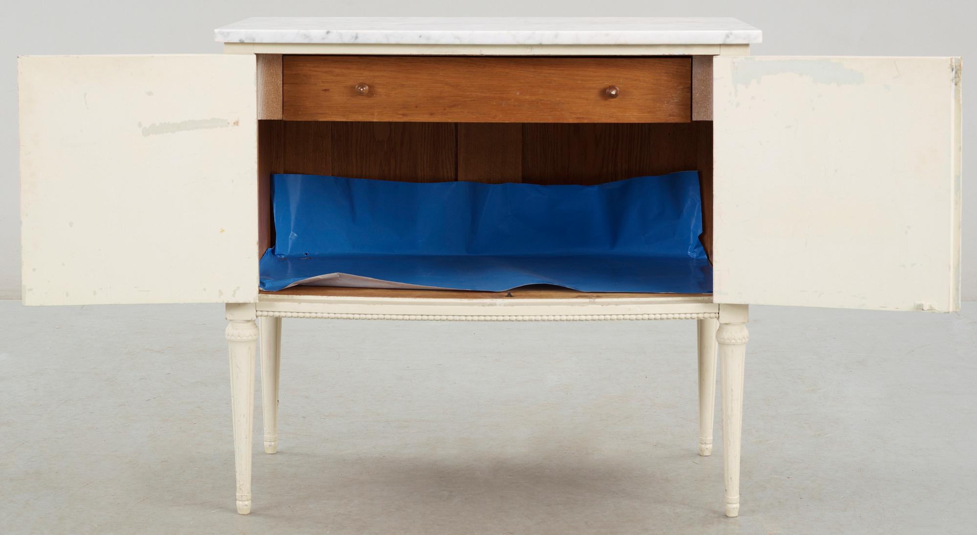 SKÄNK, gustaviansk stil, omkring sekelskiftet 1900.