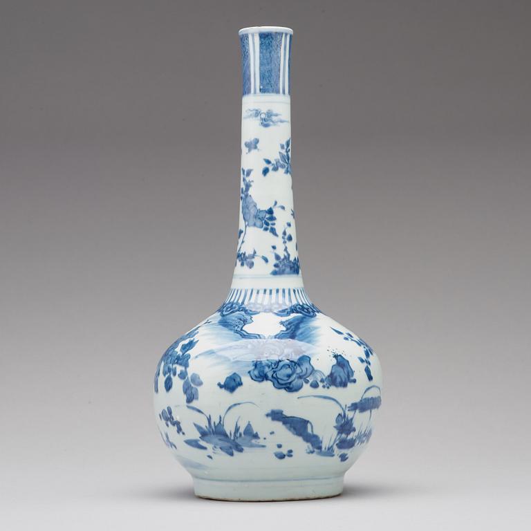 A blue and white figural vase, Qing dynasty, Transition, 17th century.