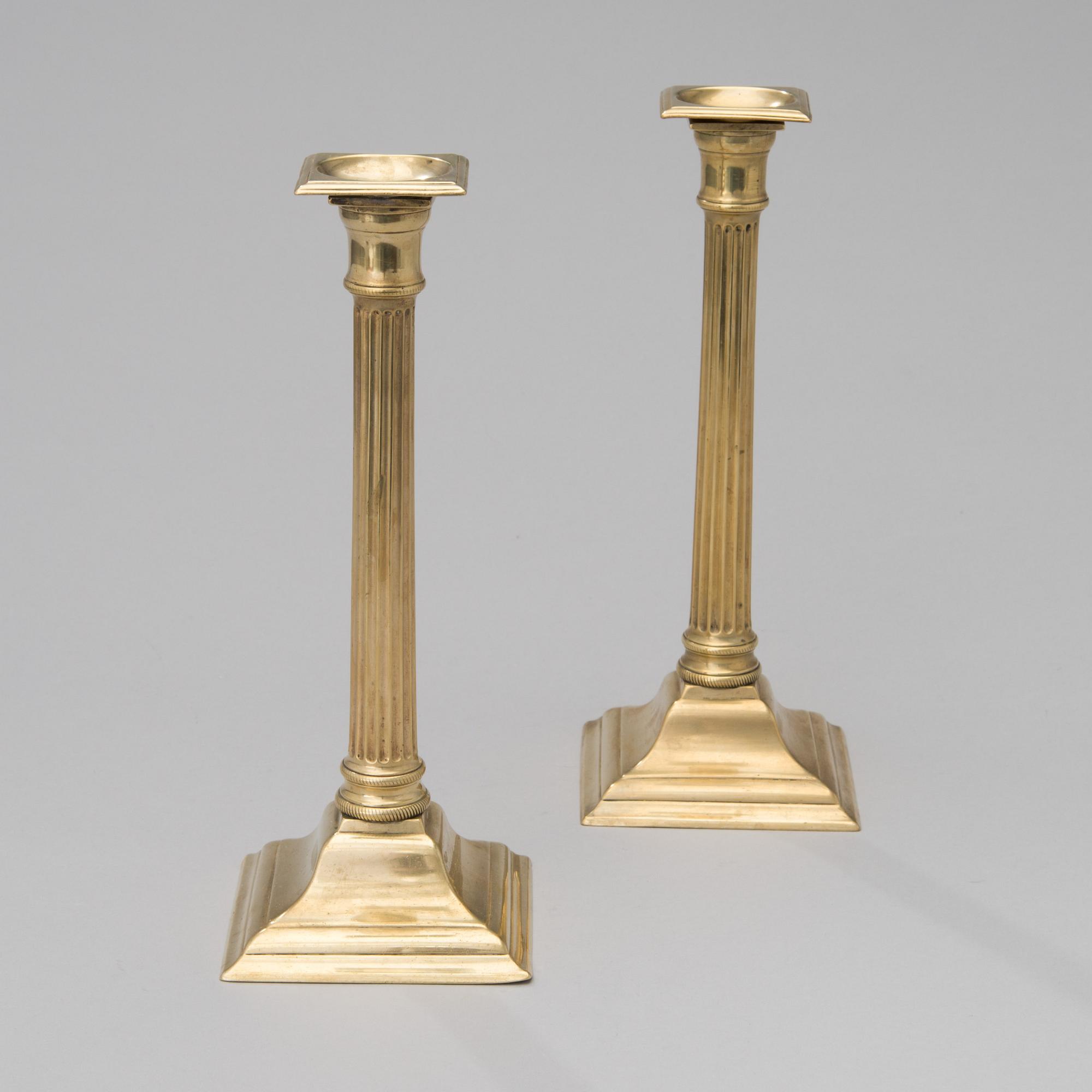 LJUSSTAKAR, ETT PAR, mässing, England sent 1700-tal.