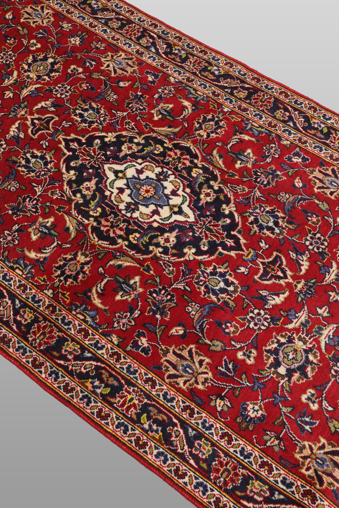 A Keshan runner carpet, 587 x 95 cm.