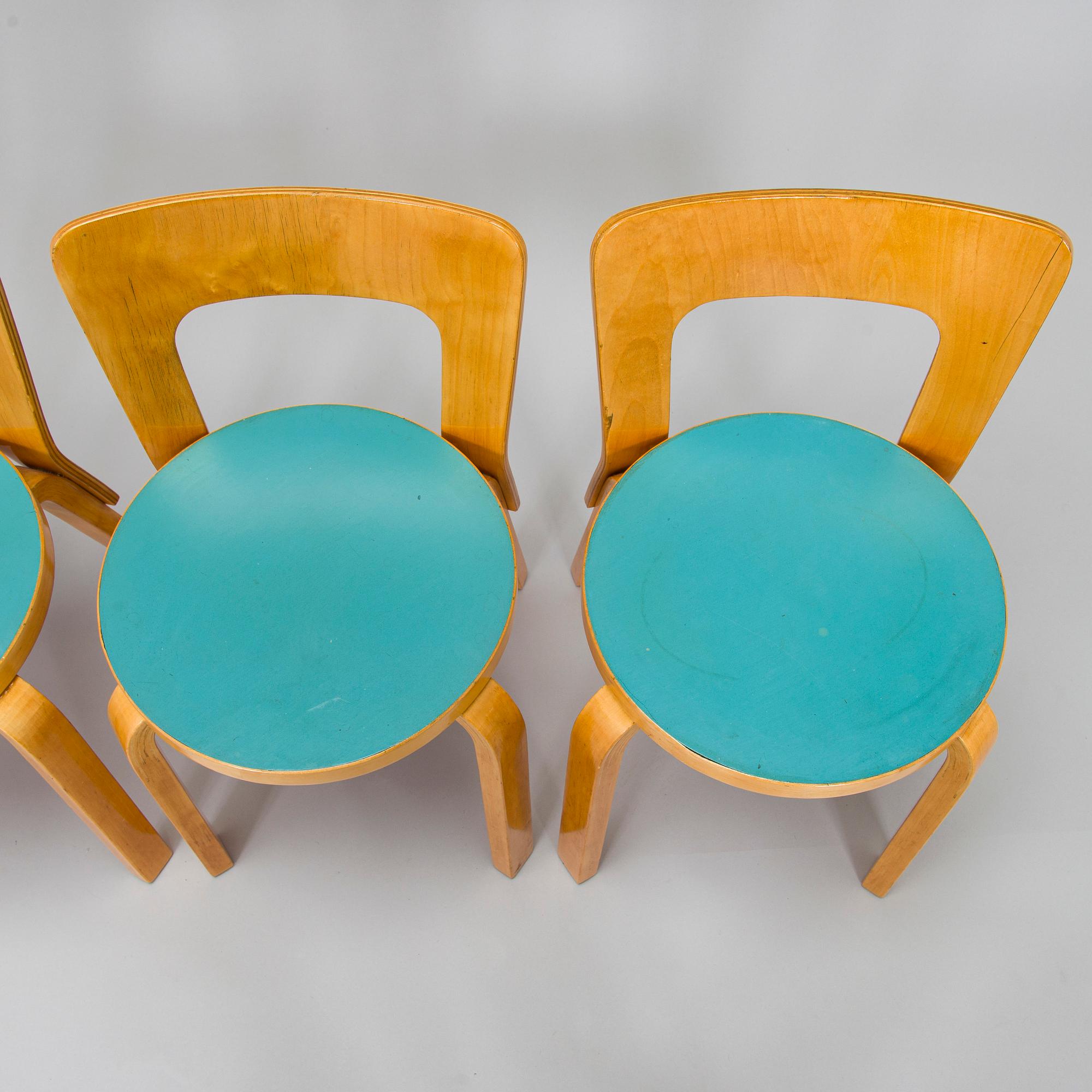 Alvar Aalto, A mid-20th century drop leaf table and chairs for O.Y. Huonekalu-ja Rakennustyötehdas A.B.