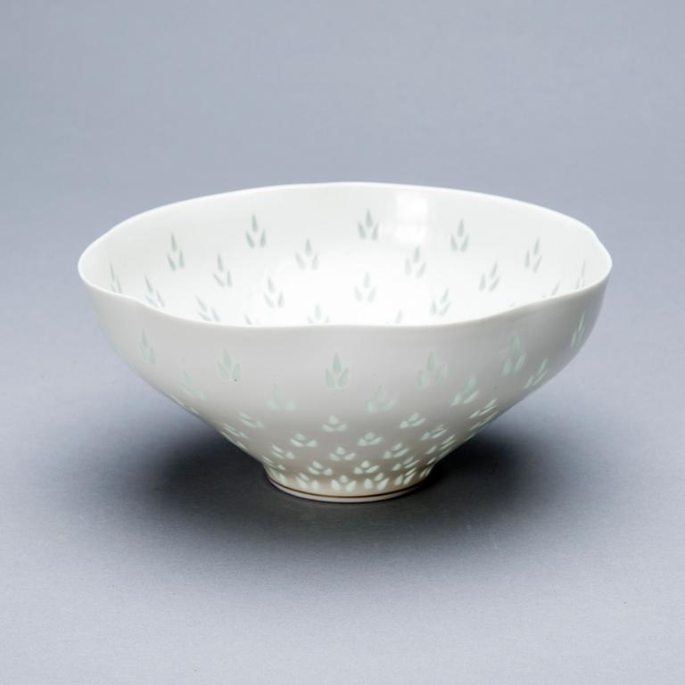 SKÅL, porslin. Signerad Friedl Holzer-Kjellberg, Arabia 1945.