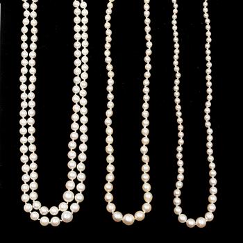 COLLIER, 3st, odlade saltvattenspärlor, ett lås i 18k vitguld med liten diamant.