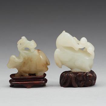 Two nephrite figures, late Qing dynasty.