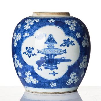 A blue and white 'antiques' jar, Qing dynasty, Kangxi (1662-1722).