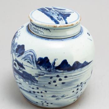 A blue and white jar with cover, Qing dynasty, 19th century.