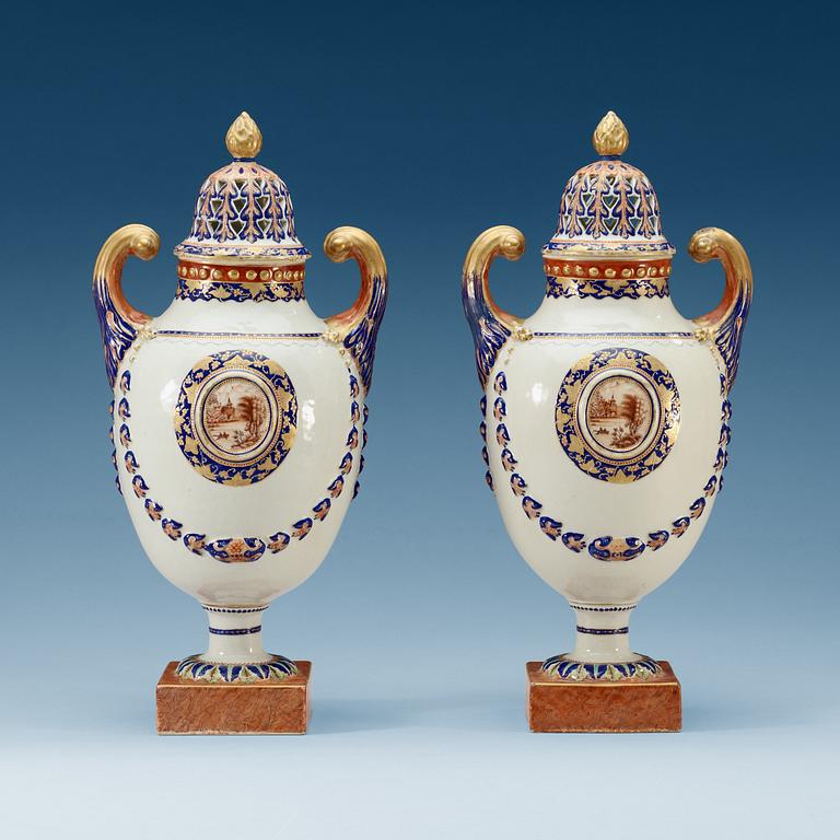 A pair of 'Marieberg shaped' jars with covers, Qing dynasty, Jiaqing (1796-1820).
