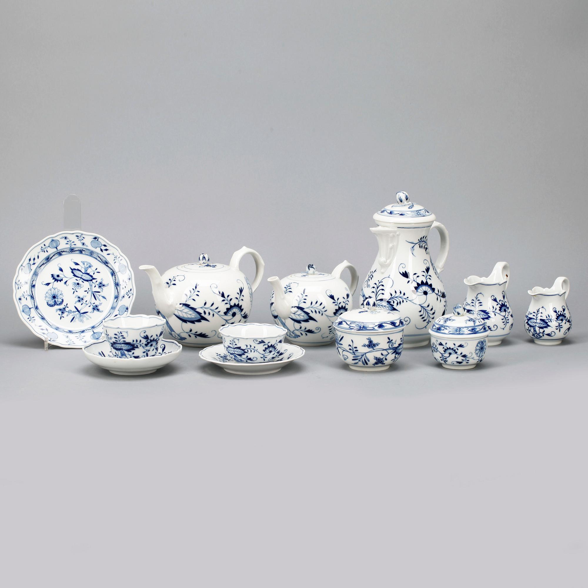 SERVISDELAR, porslin, ca 37 + 11 delar, Meissen, Tyskland 1900-tal.