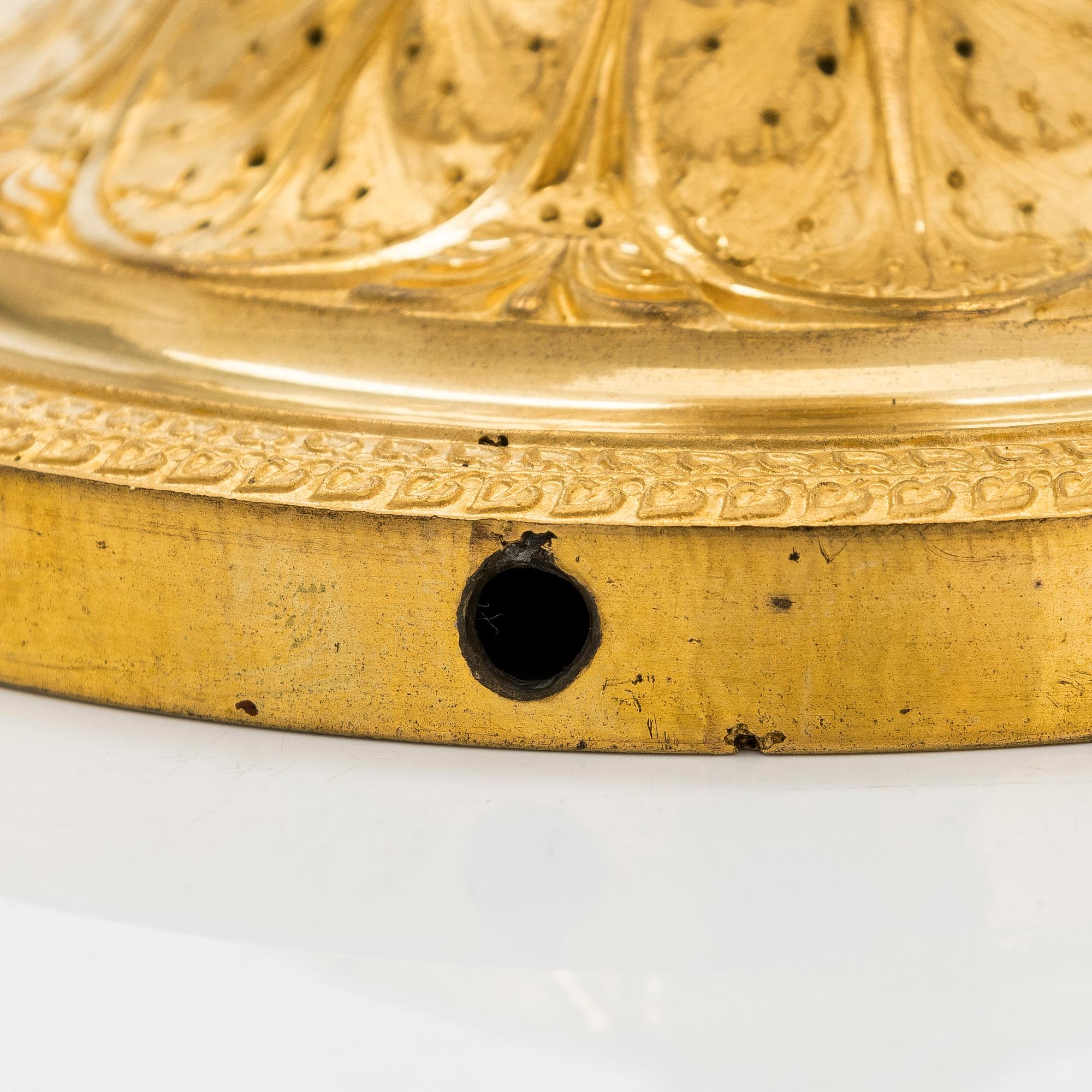 Kynttilänjalka muutettu pöytävalaisimeksi, 1800-luvun puoliväli.