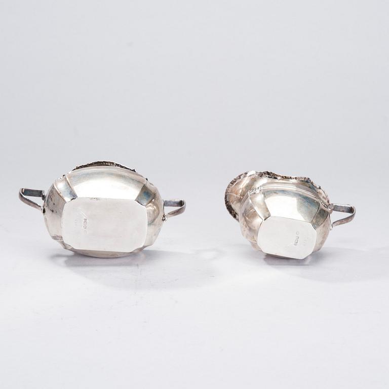 SOCKERSKÅL OCH GRÄDDSNÄCKA, sterling silver, Sheffield 1901. Vikt 230 g.
