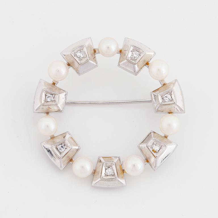 Pearl and eight cut diamond brooch.