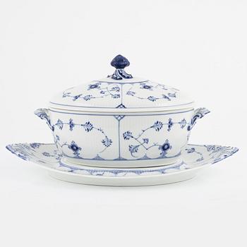 Royal Copenhagen, a 'Musselmalet' porcelain tureen with cover, Royal Copenhagen, Denmark, 1889-1922.