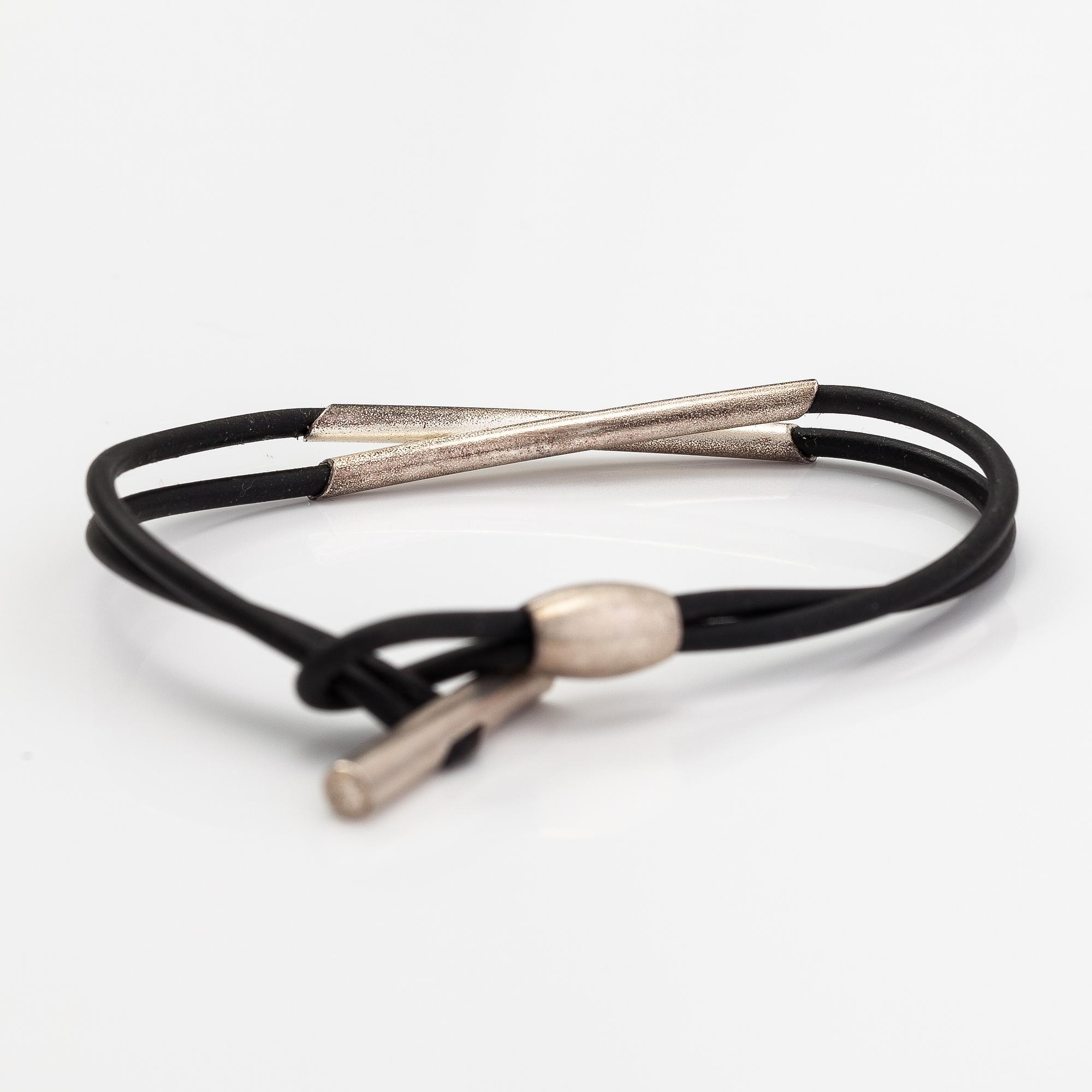 Christoph Burger, A necklace and a bracelet "Edition amour", sterling silver and rubber strap. Lapponia 2003.