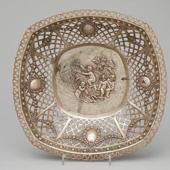 FAT samt SKÅL, silver, bland annat CG Hallberg, Stockholm, 1927. Totalvikt ca 360 gram.