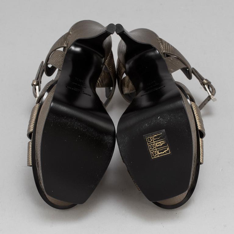 YVES SAINT LAURENT, skor, "Tribute sandal", storlek 38 1/2.
