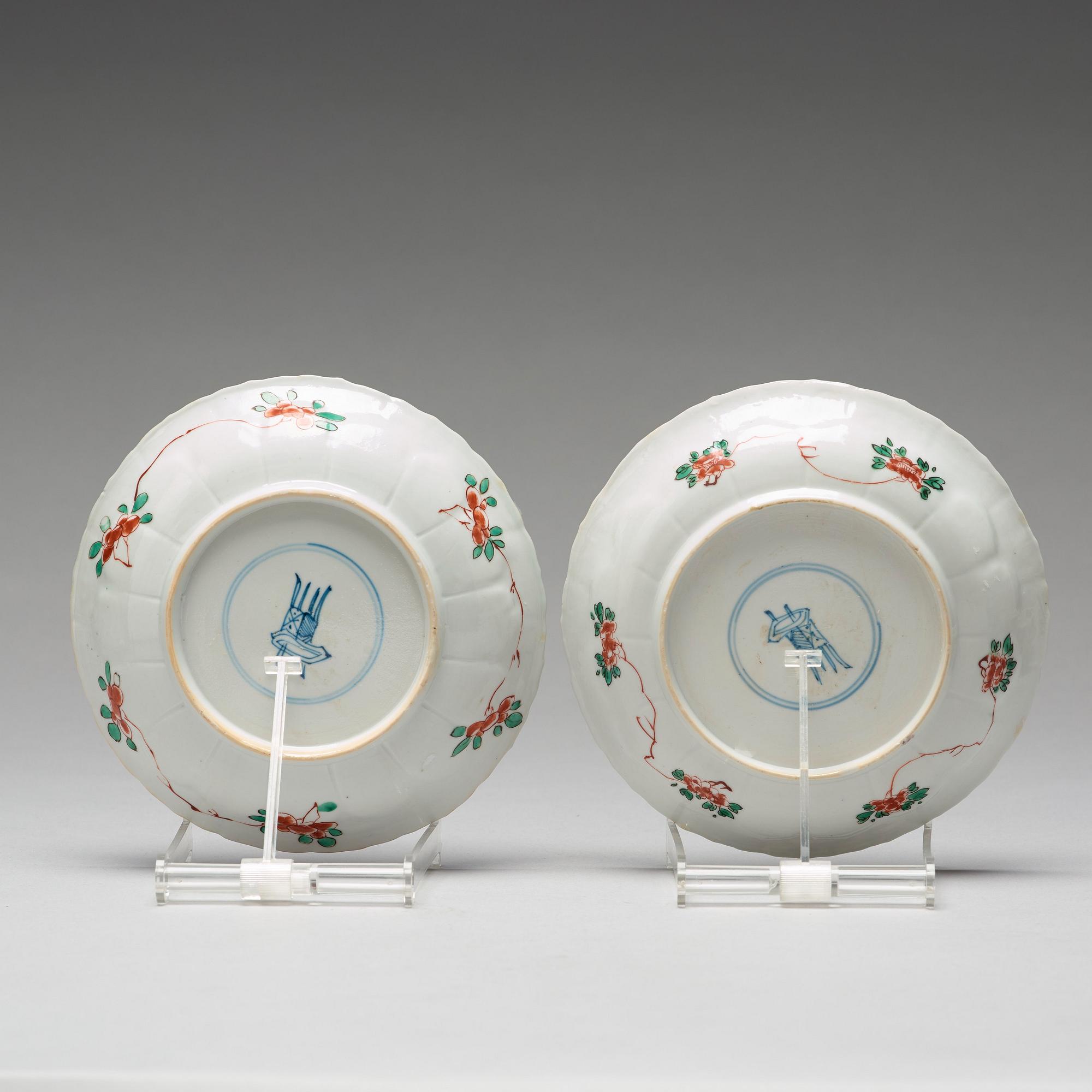 A pair of large famille verte cups with saucers, Qing dynasty, Kangxi (1662-1722).