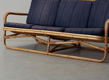 MÖBELGRUPP, 4 delar, rotting, 1900-talets andra hälft.