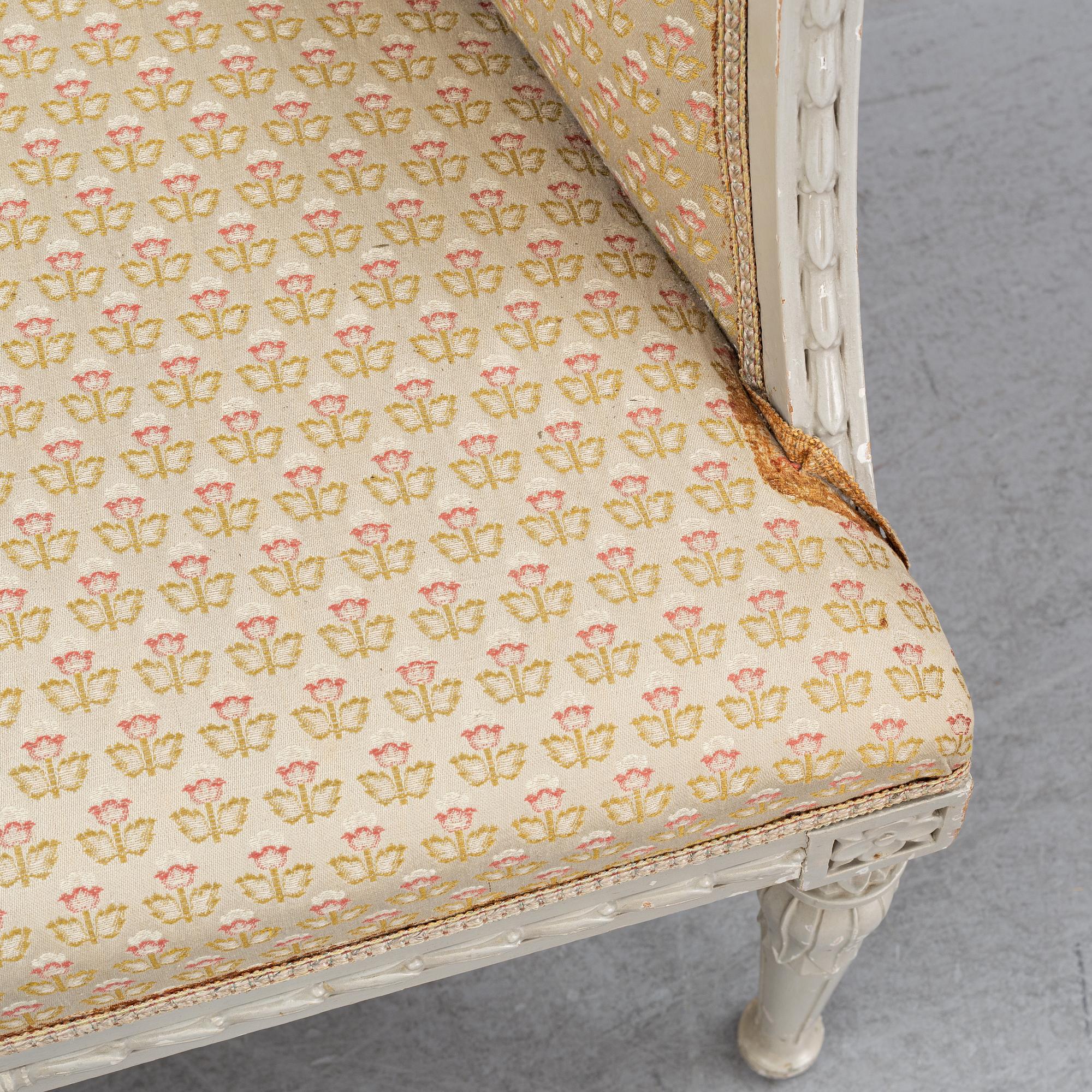 Salongsmöbel, två fåtöljer samt soffa, gustaviansk stil, 1900-talets början.