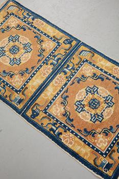 A meditation rug, a semi-antique Ningxia, China, ca 122 x 60-61 cm (as well as ca 0,5 cm later flat weave at one end).