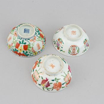 A set of 15 Chinese bowls, 20th Century.