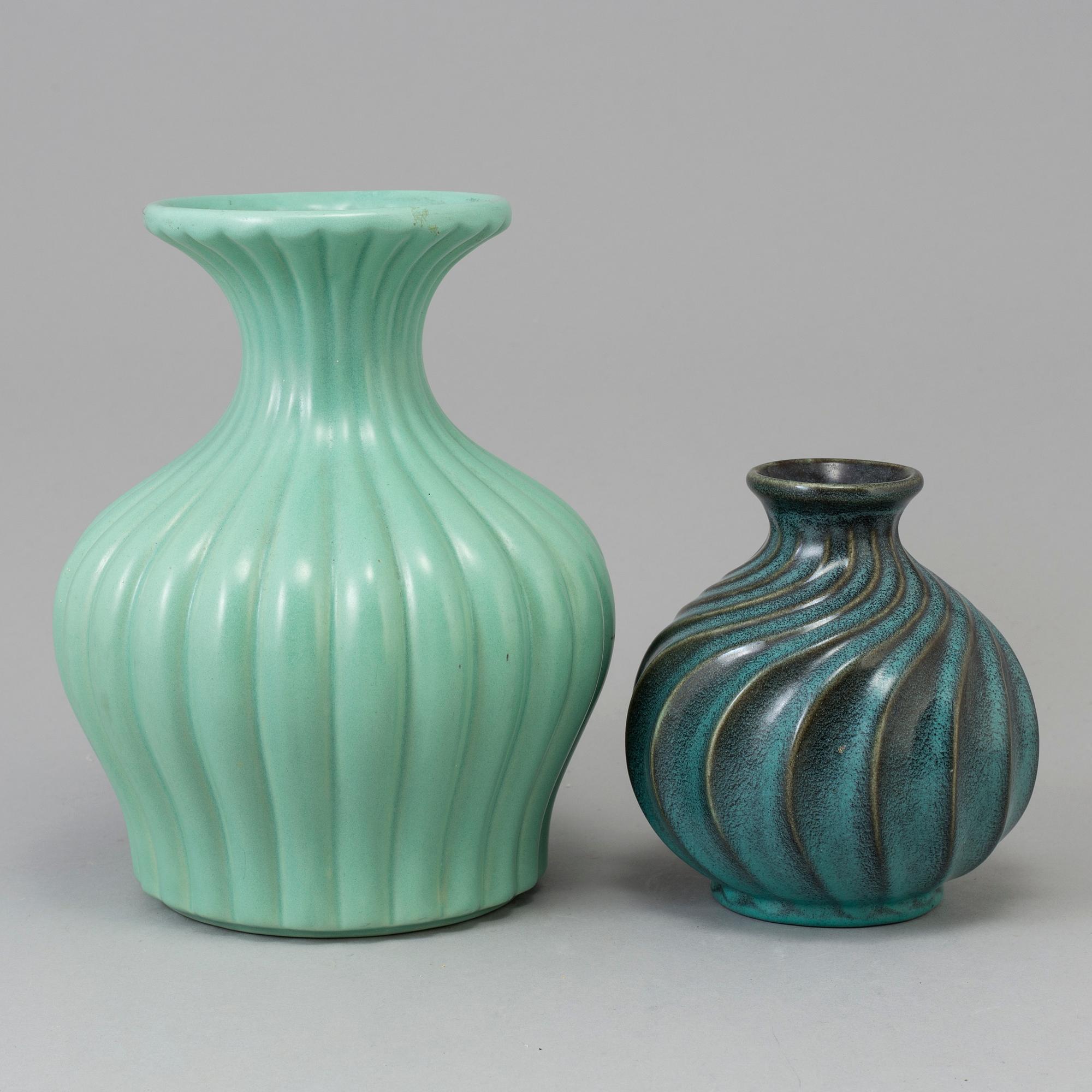 Two Ewald Dahlskog 
faience vases from Bo Fajans, Gefle, 1930s / 40s.