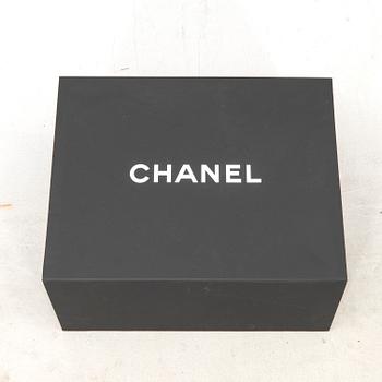 Chanel,.