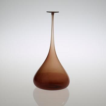 A Nils Landberg glass vase, Orrefors 1960.