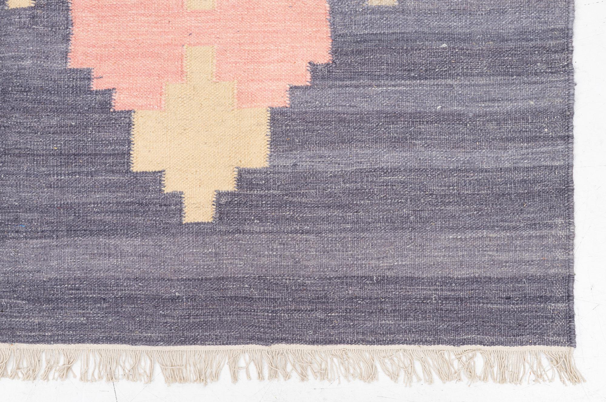 A flat weave carpet, ca 244 x 172 cm.