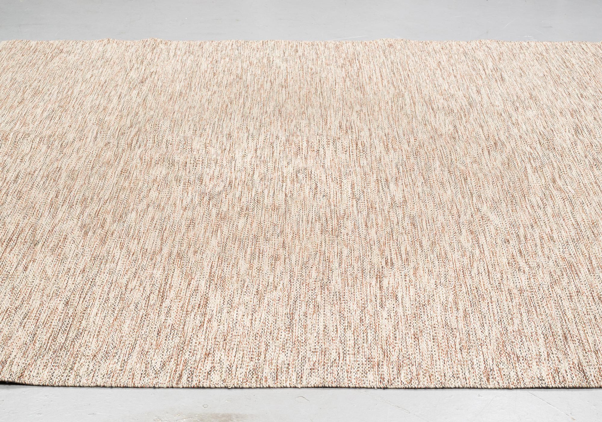 A CARPET, probably machine made, ca 281,5 x 281 cm, Kasthall.