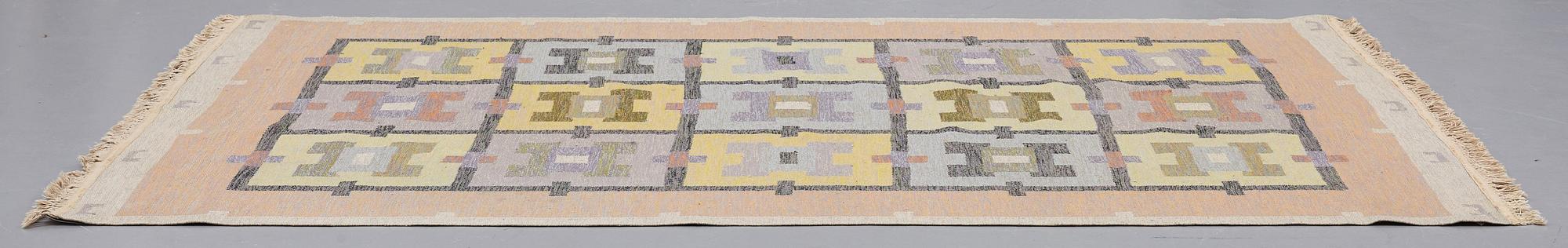 AGDA ÖSTERBERG, MATTA, rölakan, ca 304,5 x 199,5 cm, baksidan med broderad signatur: AGDA ÖSTERBERG,