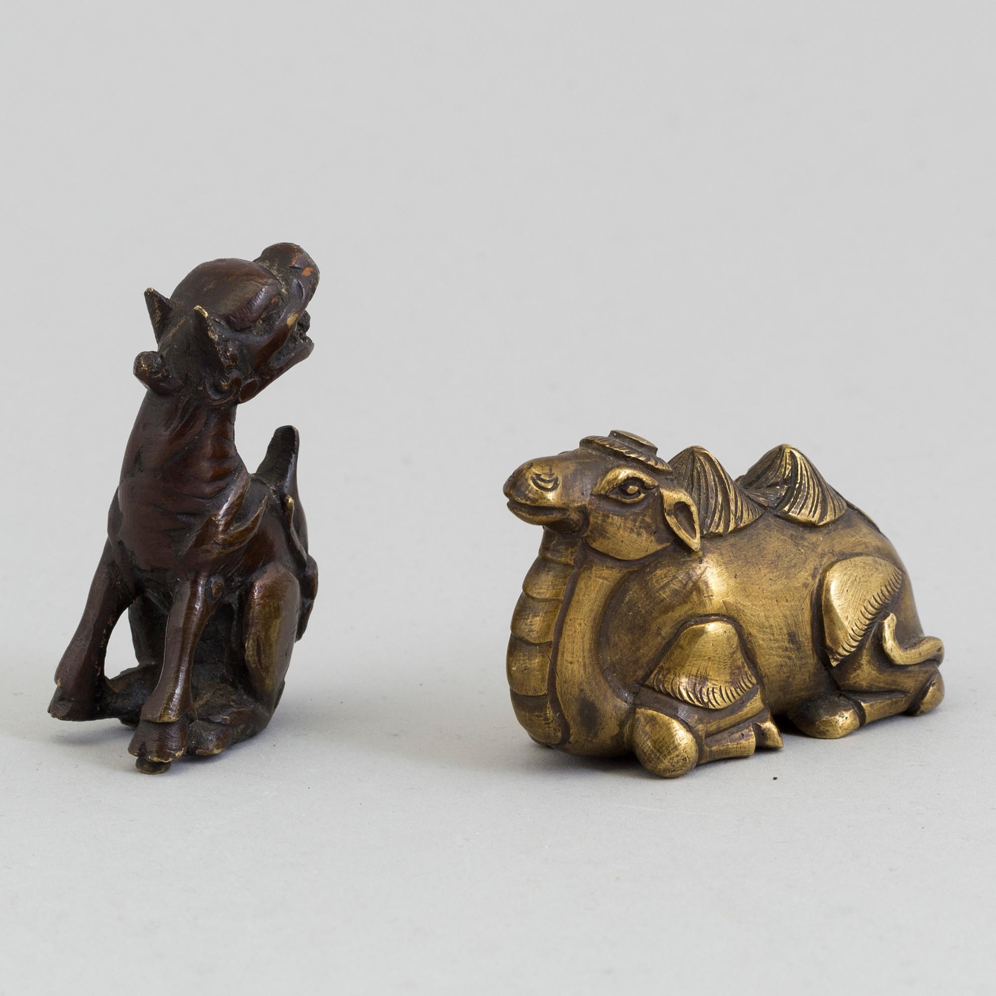 Two bronze pen rests, Qing dynasty, 18th Century.