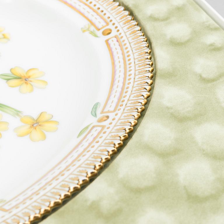 A FLORA DANICA SERVING DISH, porcelain, Royal Copenhagen, model no 374.