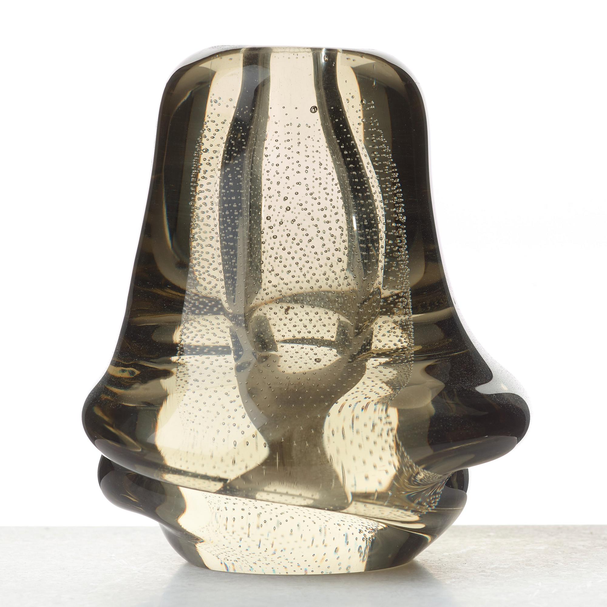 Gunnel Nyman, a "Musselglas" glass vase, Nuutajärvi Notsjö, Finland, late 1940's.