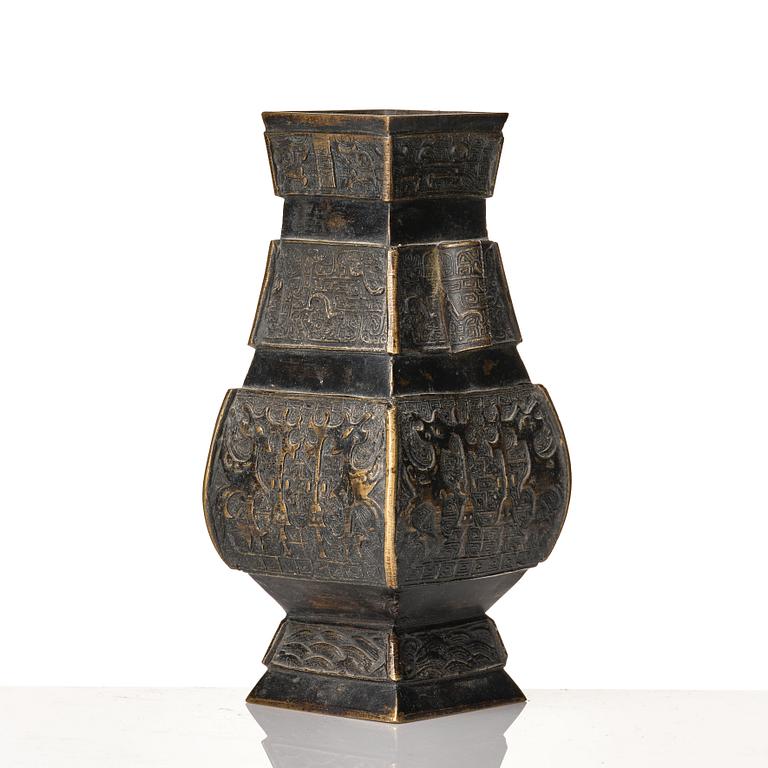 Two bronze vases, Qing dynasty, 18th /19th Century.