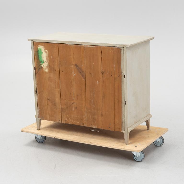 Chest of drawers, early 19th century.