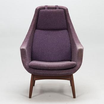 A mid-20th century armchair.