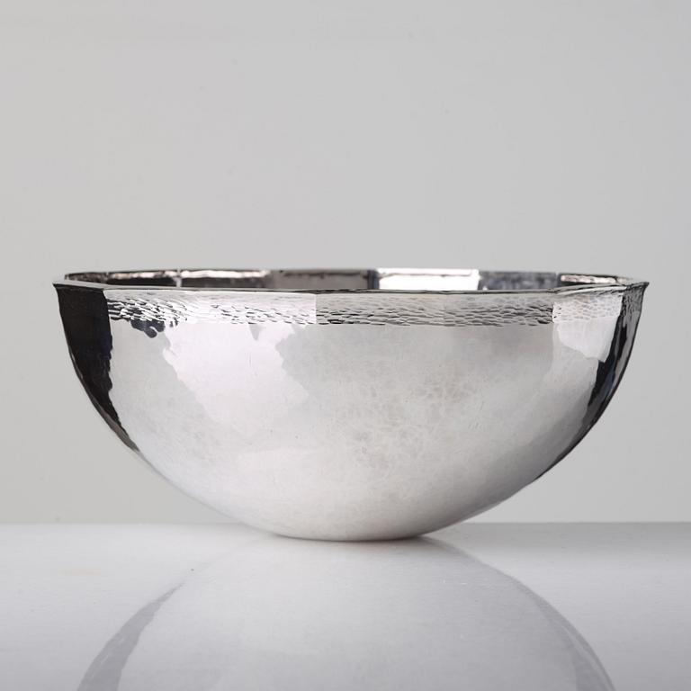 Fredrik Ingemansson, a sterling bowl, executed in Stockholm 1990.