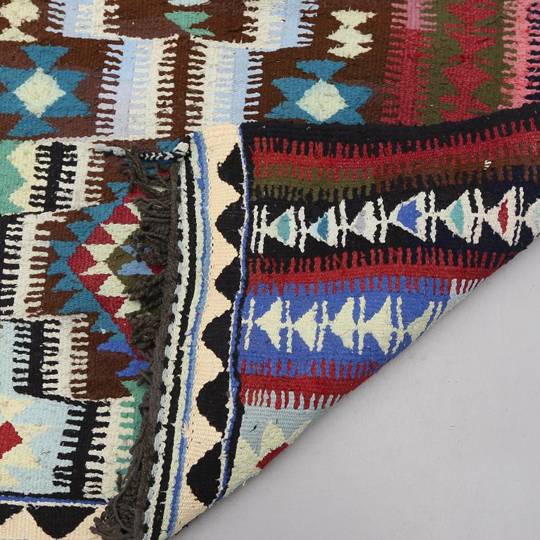 MATTA, kelim, modern tillverkning, ca 270 x 142 cm.