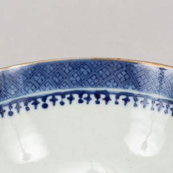 A part blue and white dinner service, Qing dynasty, Qianlong (1736-95).