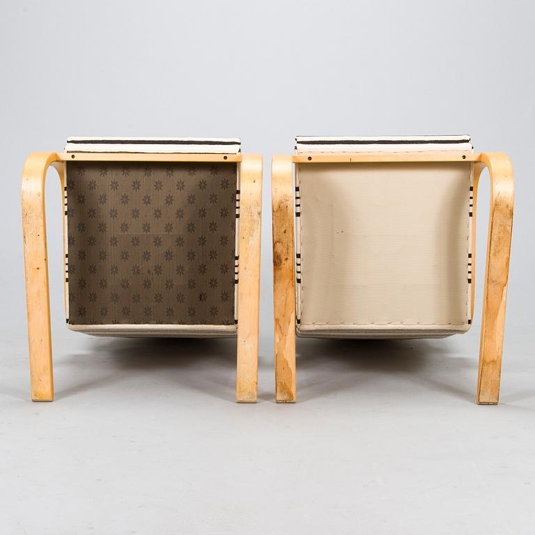 Alvar Aalto, a pair of 1960s '401' armchairs for Artek.